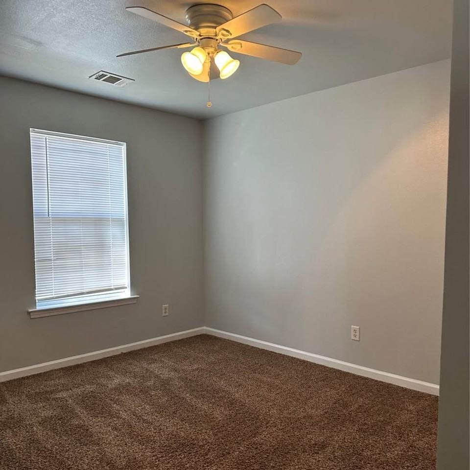 3205 Ludwig St - Photo 4 of 9