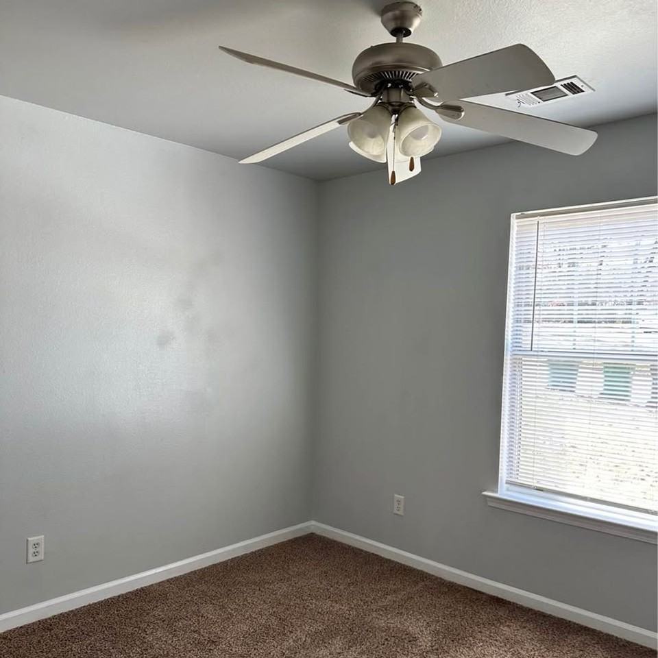 3205 Ludwig St - Photo 5 of 9