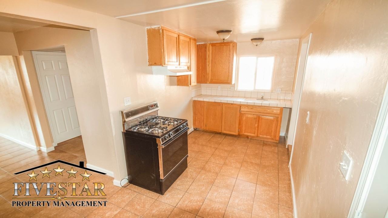 604 Lawson Rd - Photo 4 of 15