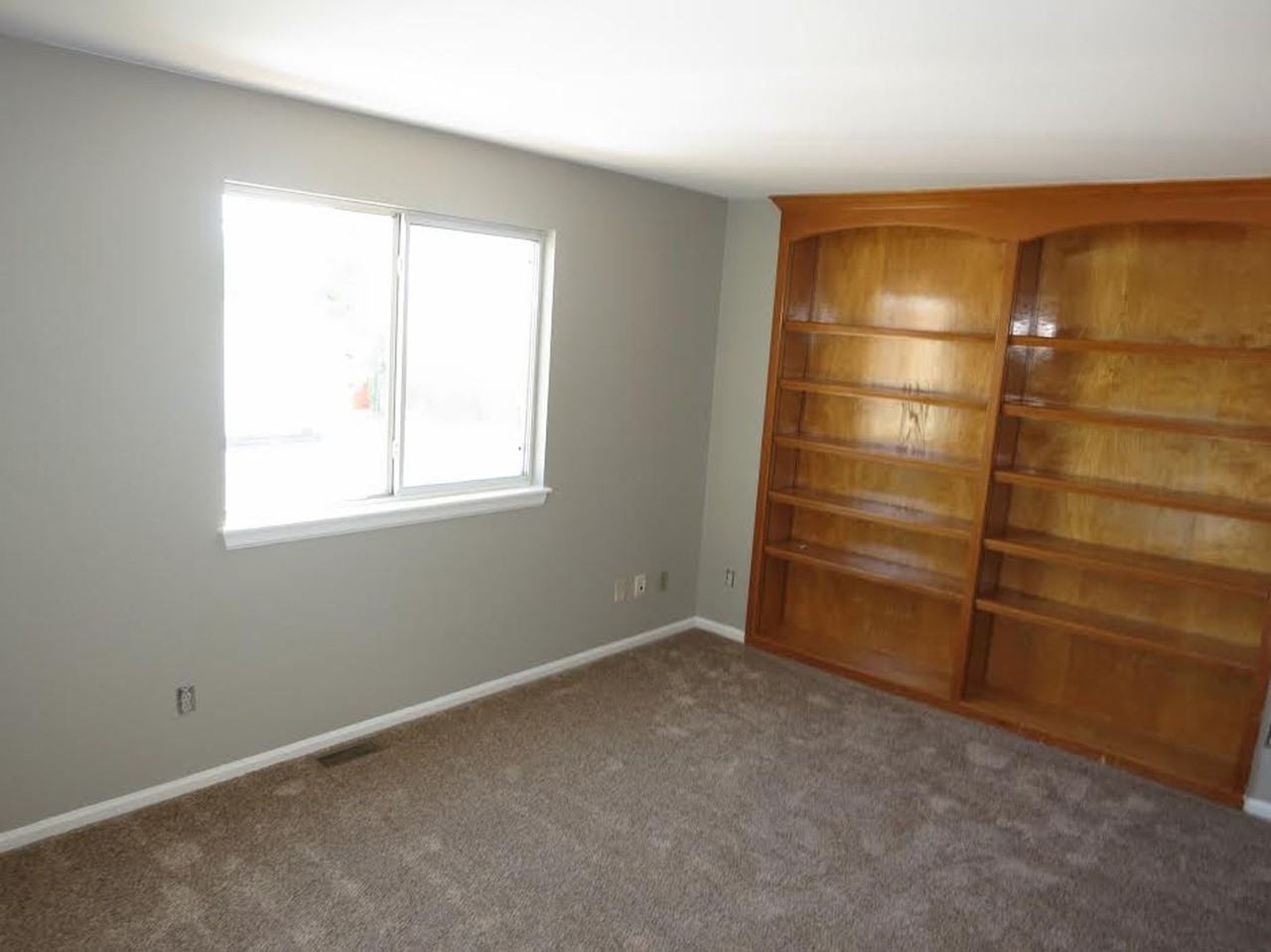 105 Bristol St - Photo 5 of 16