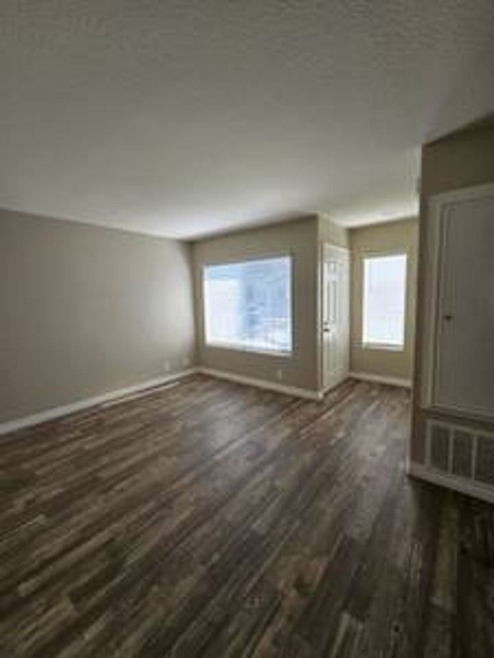 Lakeshore Terrace - Photo 2 of 8
