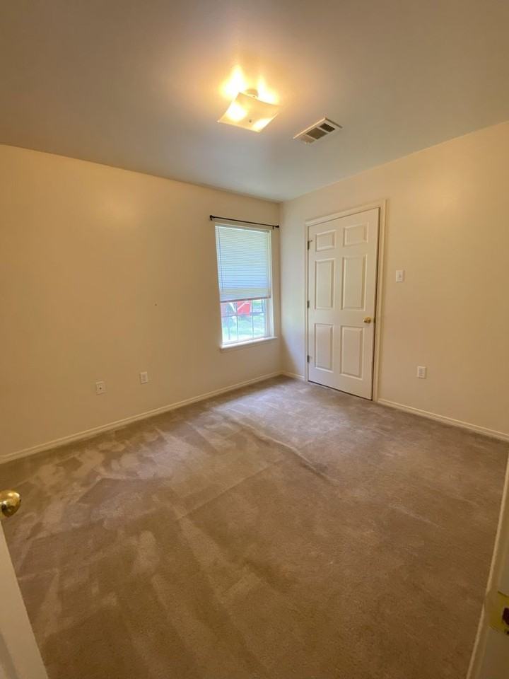 108 Poplar St - Photo 6 of 10