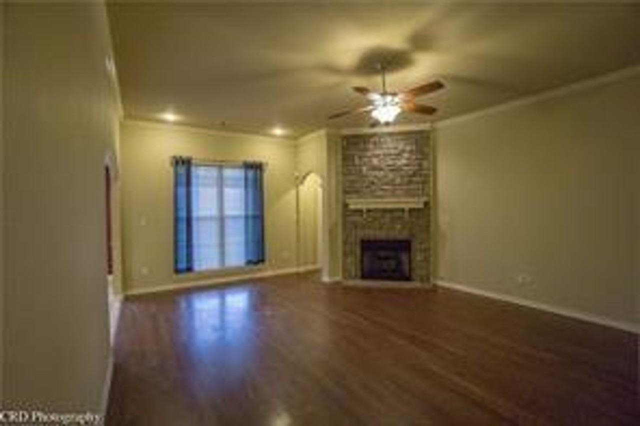 2537 N Vickers Pl - Photo 3 of 14