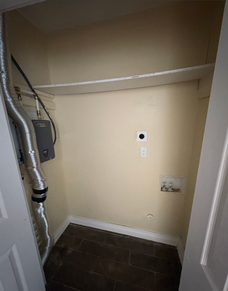 1436 Austin St - Photo 4 of 12