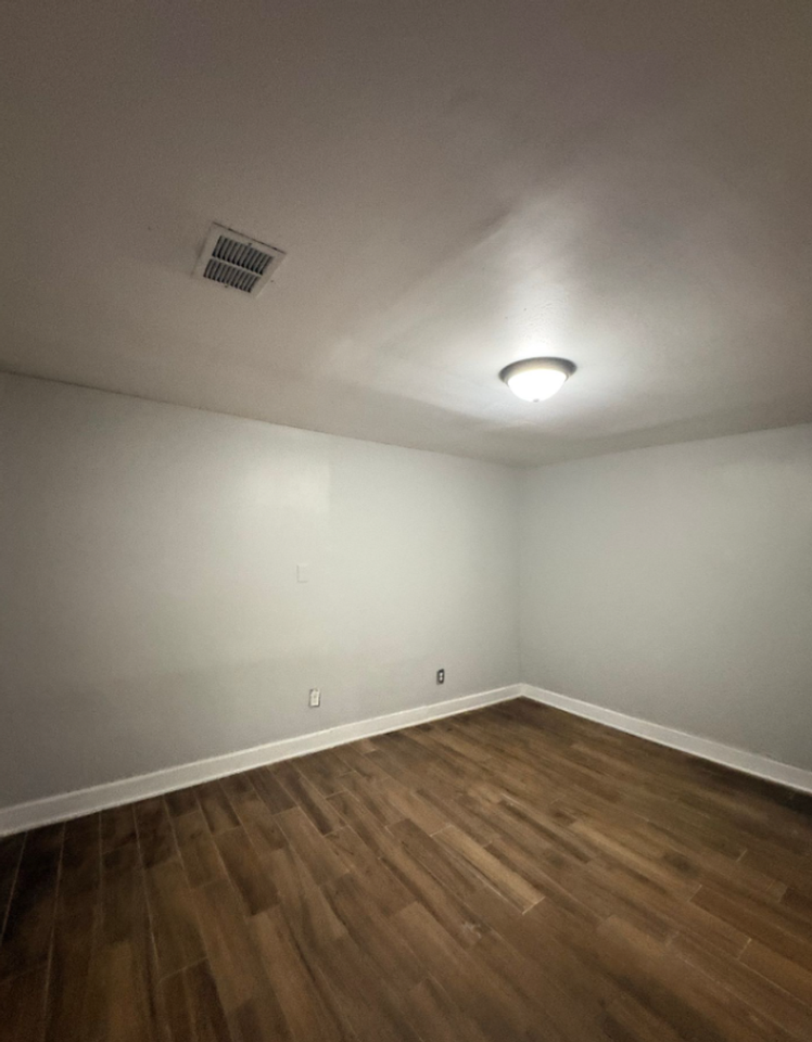 1436 Austin St - Photo 5 of 12