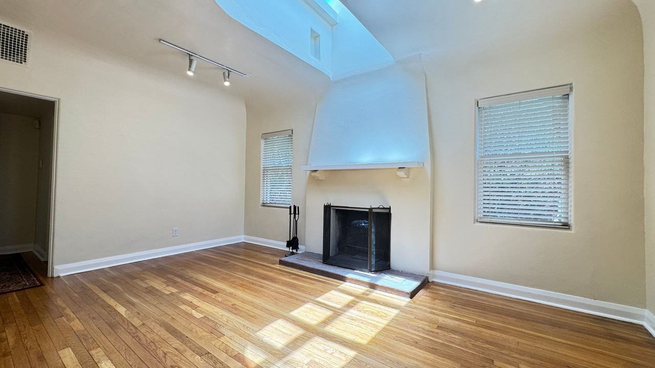 2816 E Hawthorne St - Photo 3 of 19