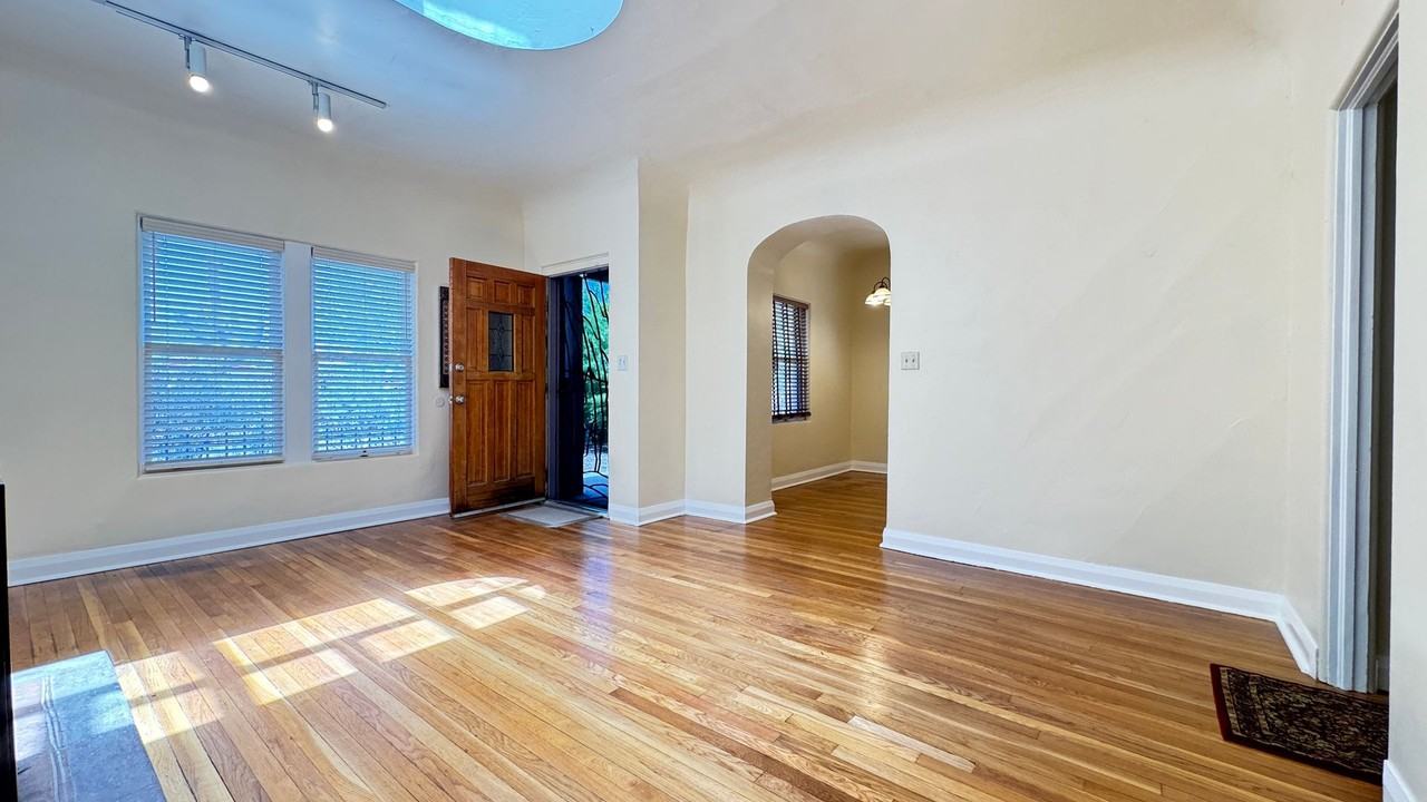 2816 E Hawthorne St - Photo 5 of 19