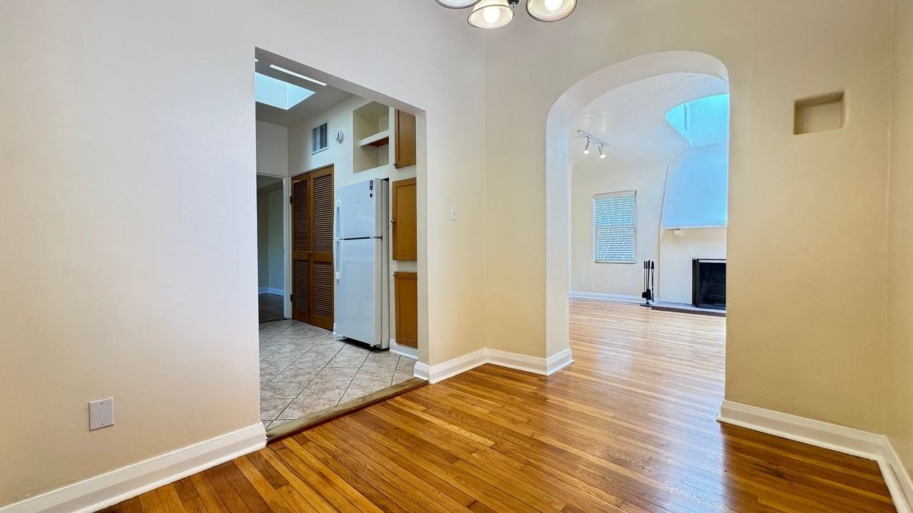 2816 E Hawthorne St - Photo 7 of 19
