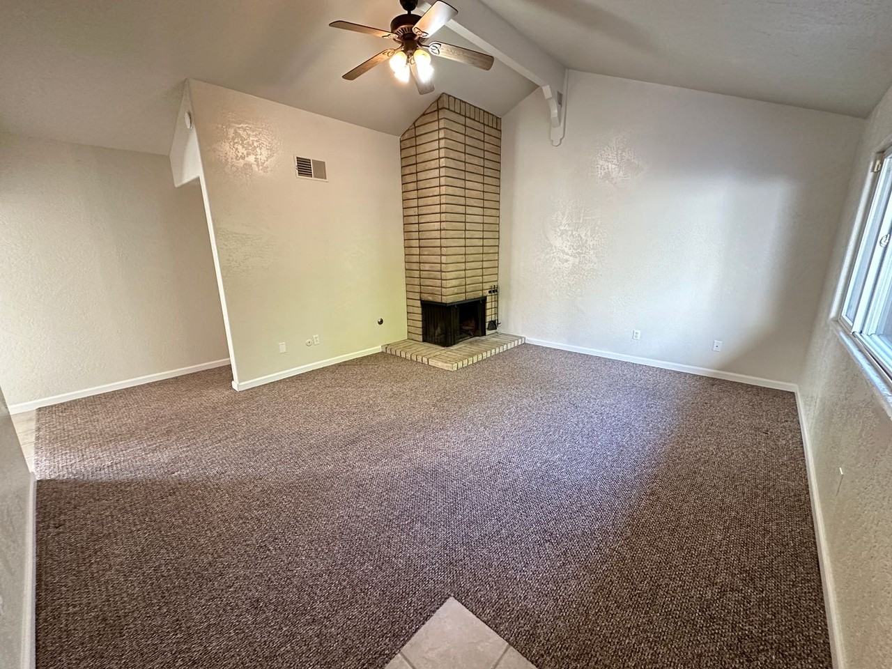 312 N Riverside Dr - Photo 4 of 22