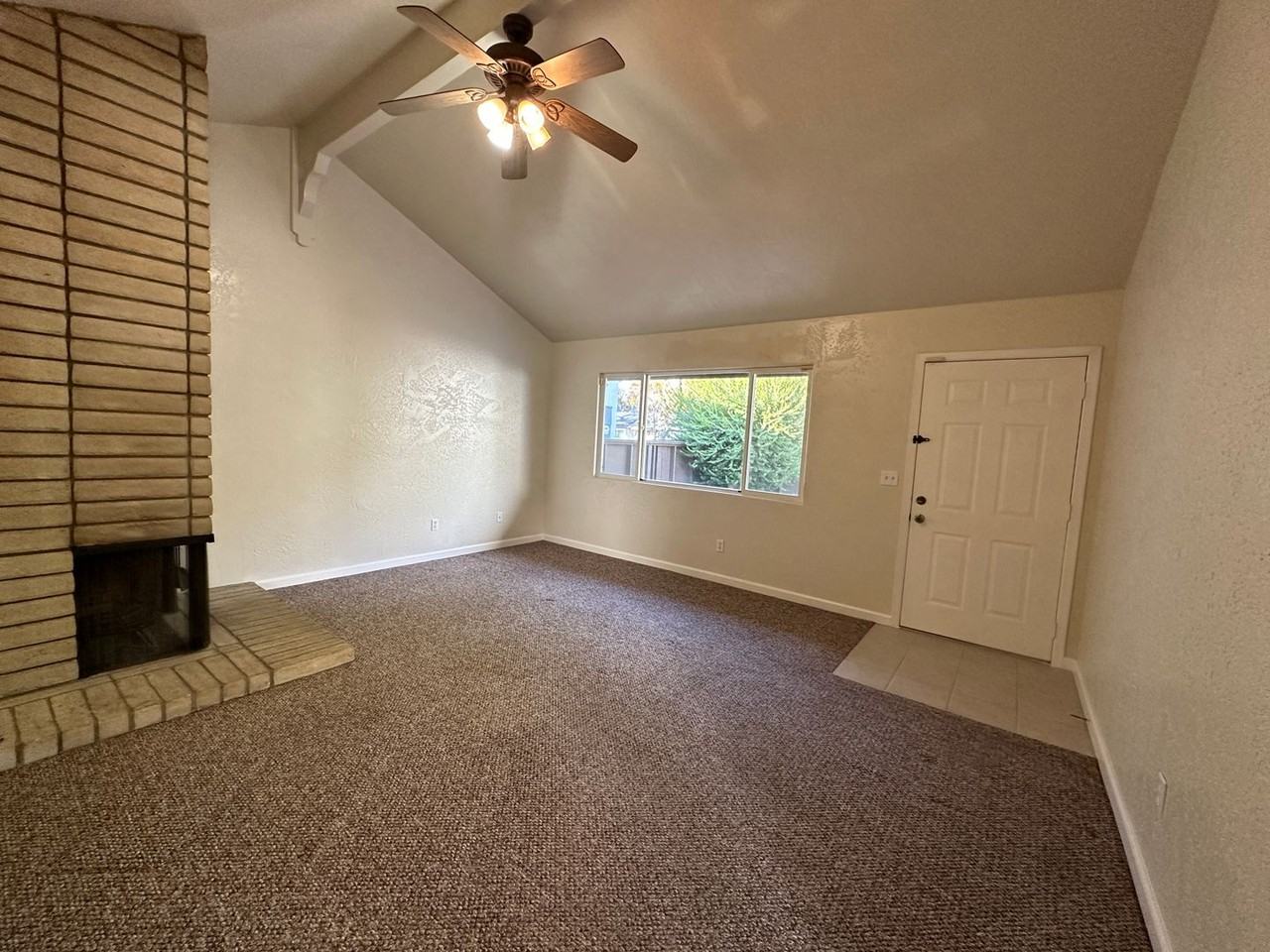 312 N Riverside Dr - Photo 5 of 22