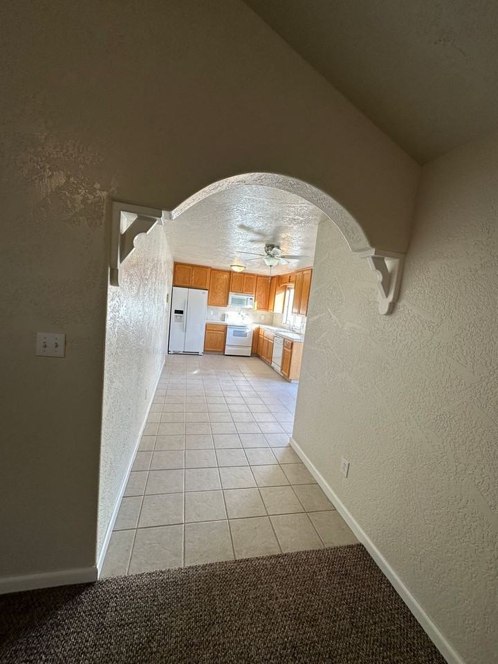 312 N Riverside Dr - Photo 6 of 22