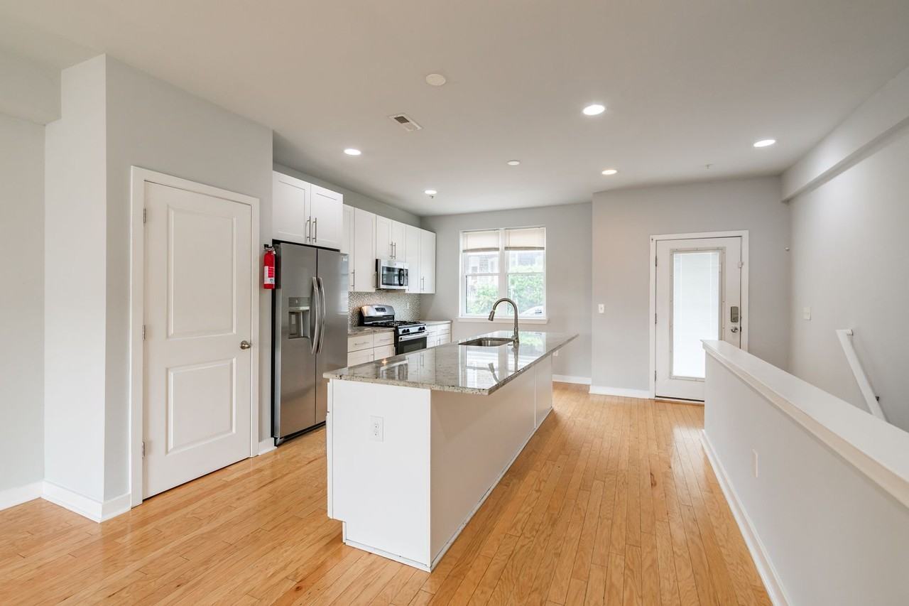 4124 Tower St - Photo 4 of 34
