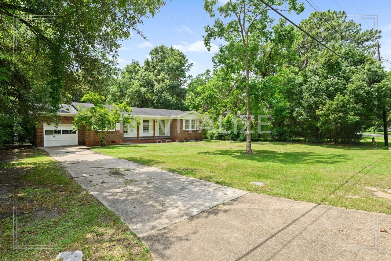 2505 Robin Hood Dr - Photo 4 of 34