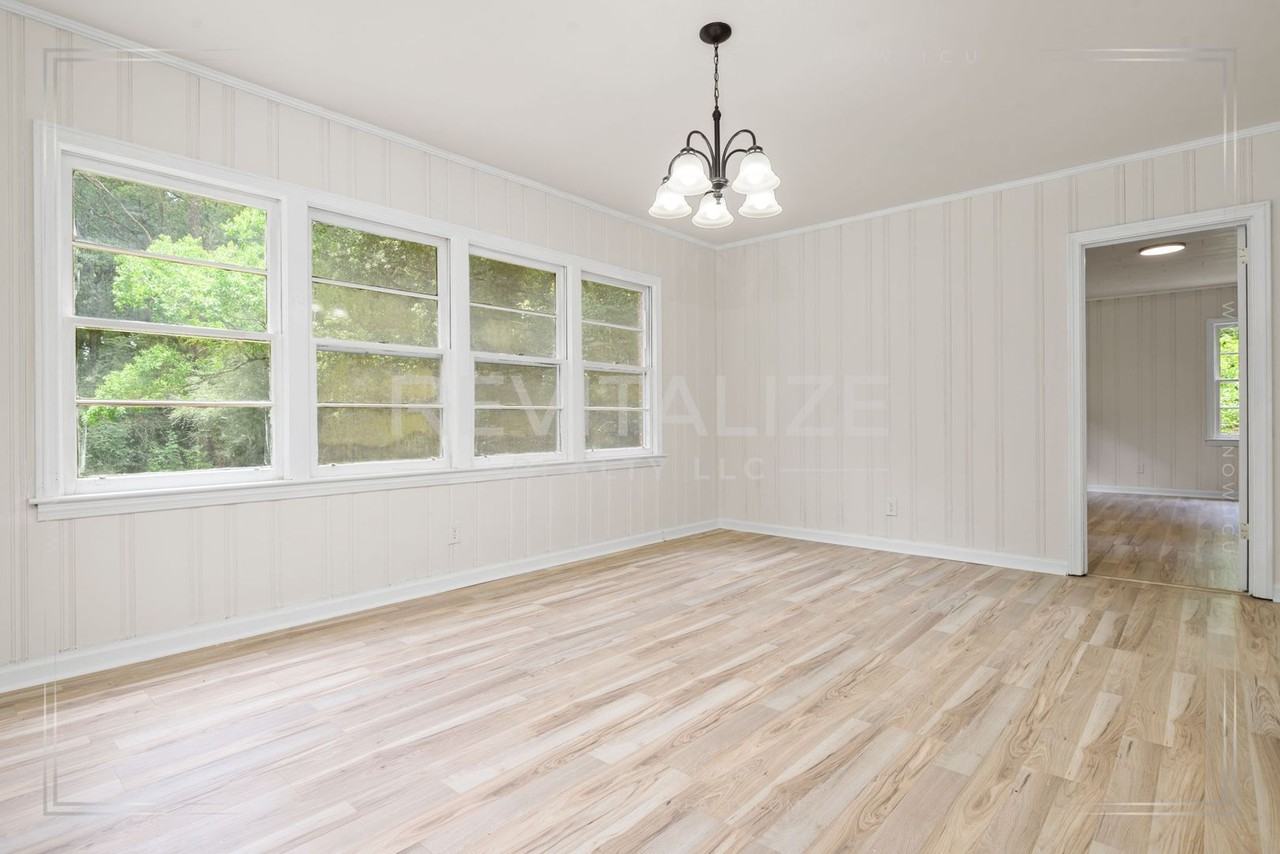 2505 Robin Hood Dr - Photo 7 of 34