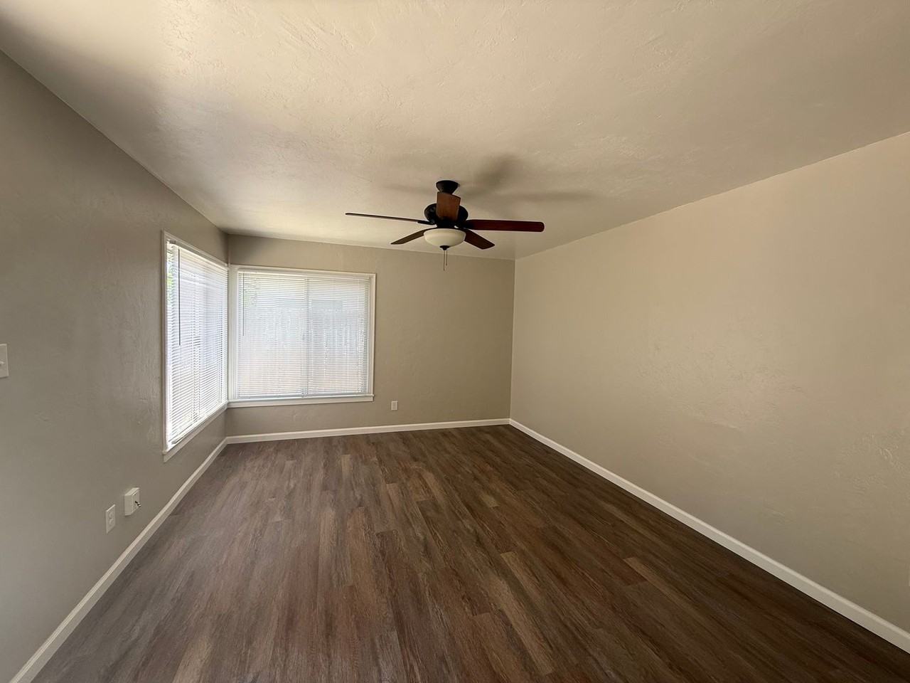535 W Rose St - Photo 3 of 8