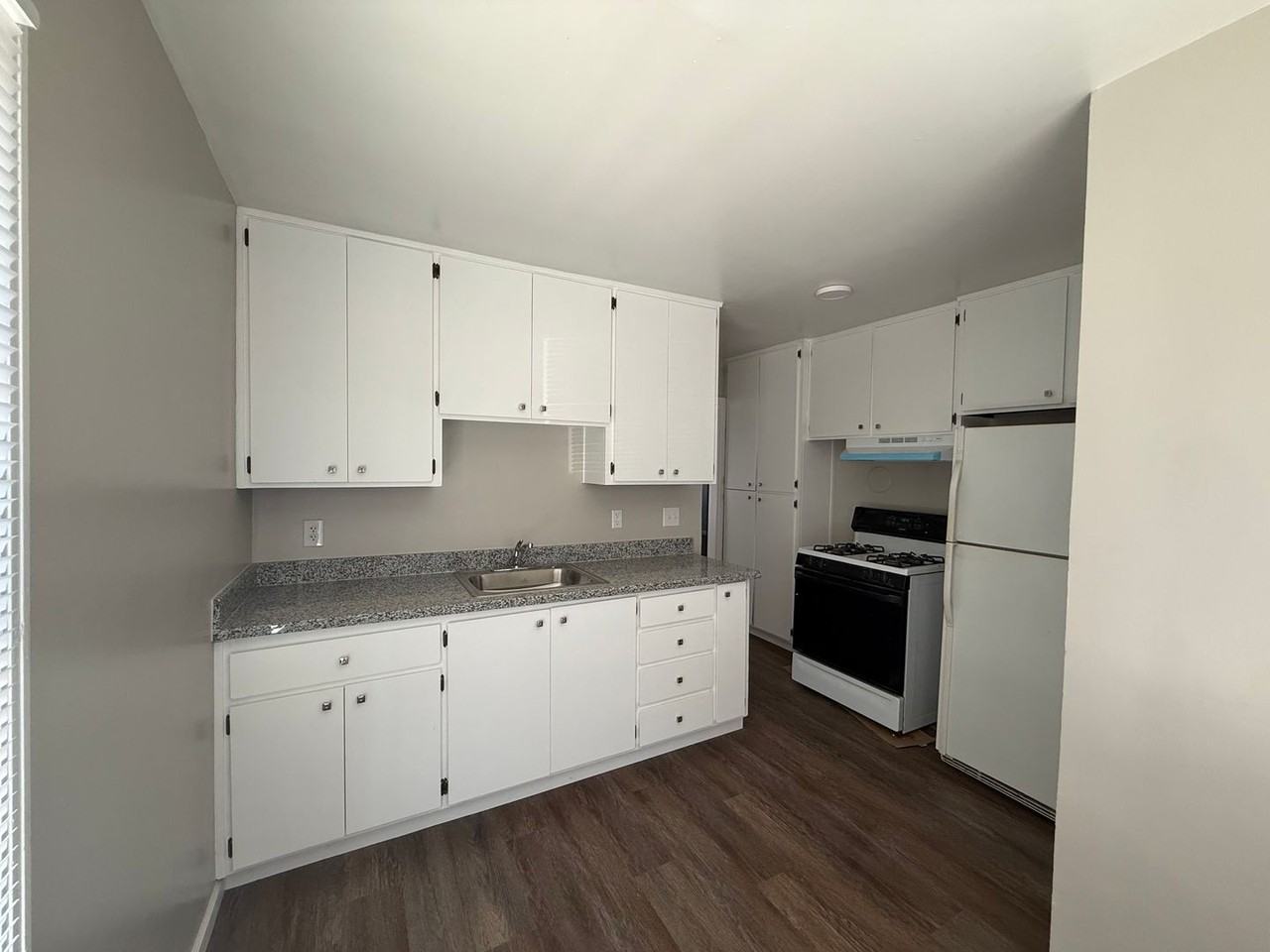 535 W Rose St - Photo 5 of 8