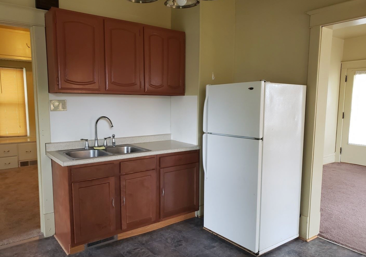 802 S 1st Ave - Photo 3 of 13