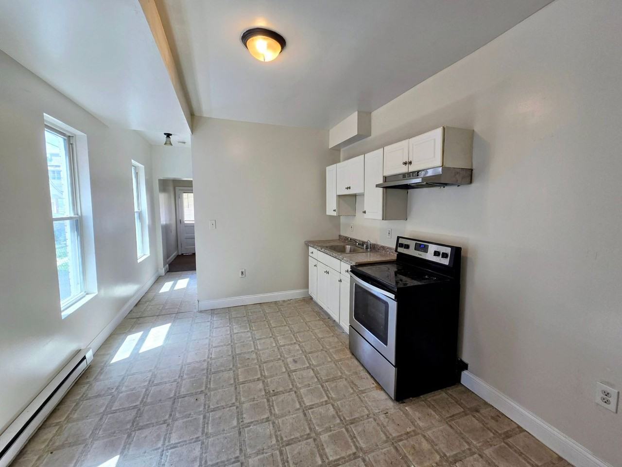 126 N Madison St - Photo 3 of 8