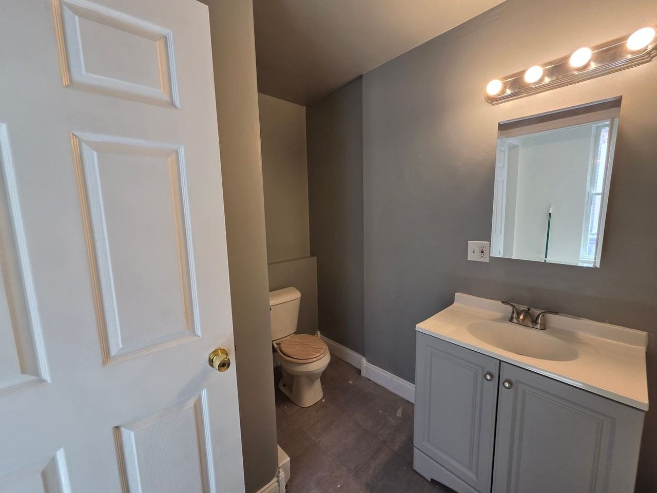 126 N Madison St - Photo 6 of 8