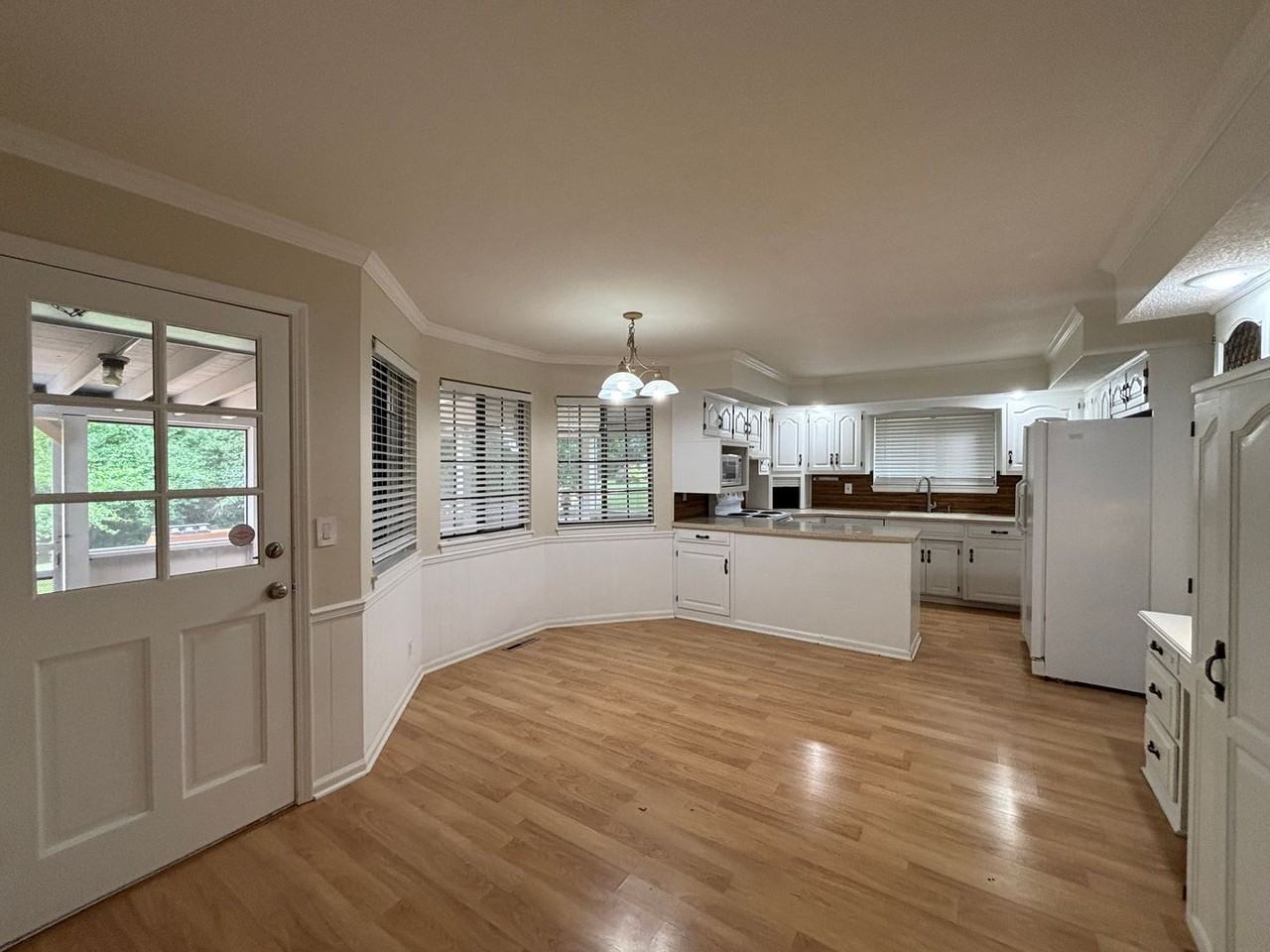 15045 Switzer Rd - Photo 2 of 20