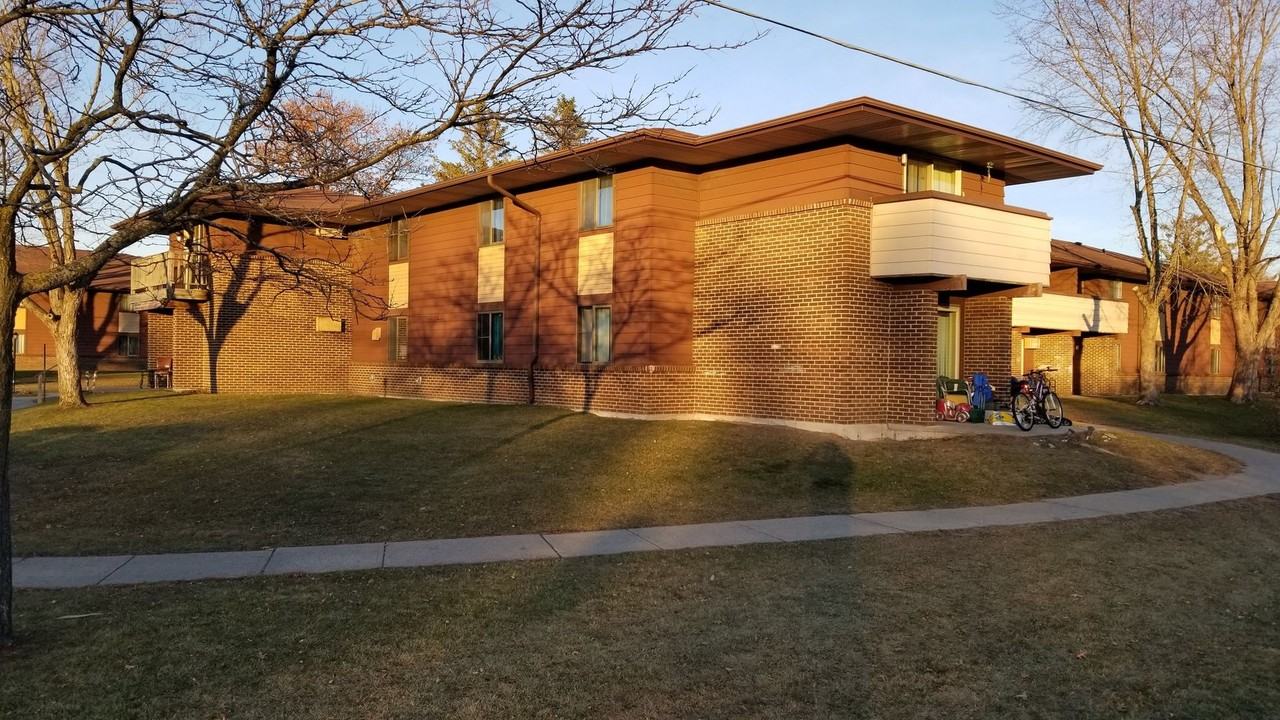 Marinette Woods Apartments - Photo 3 of 7