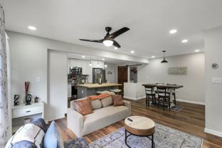 1090 Indale Pl Sw - Photo 1 of 1