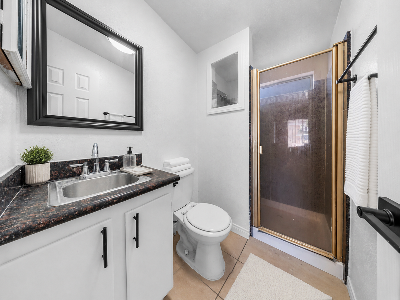 2241 E 19th St - Photo 3 of 6