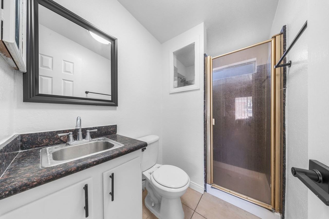 2241 E 19th St - Photo 4 of 6