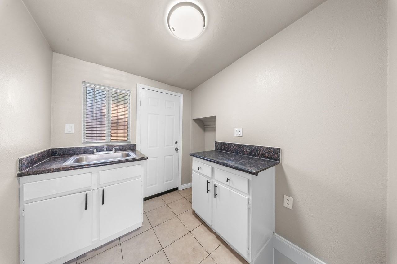 2241 E 19th St - Photo 6 of 6