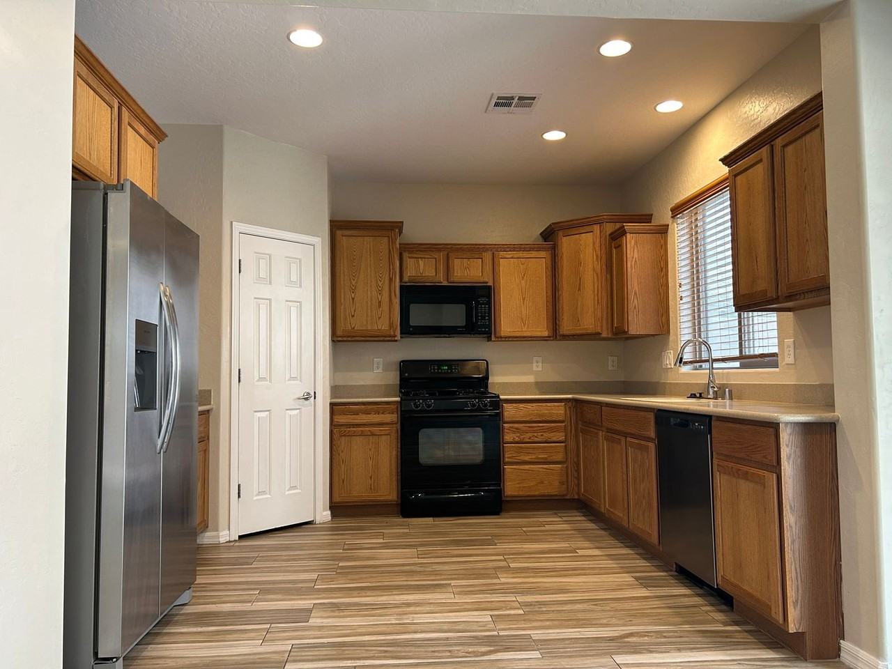 11908 Orense Dr - Photo 5 of 23