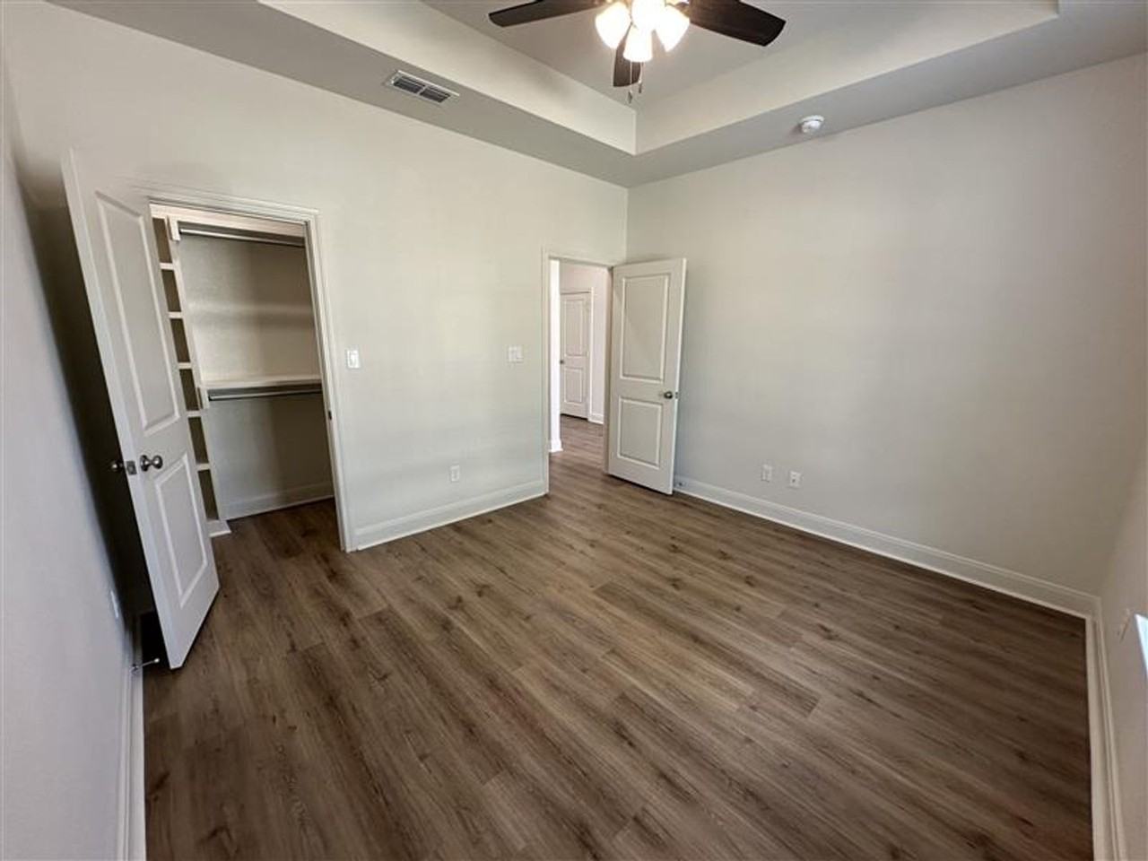 8406 Cambridge Rd - Photo 4 of 50