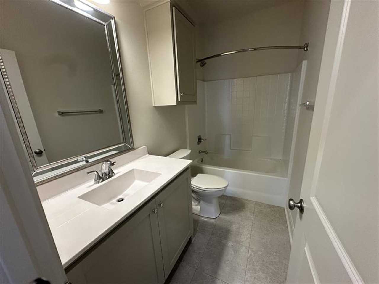 8406 Cambridge Rd - Photo 6 of 50