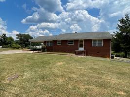 featured image of 1542 N Tremont Dr