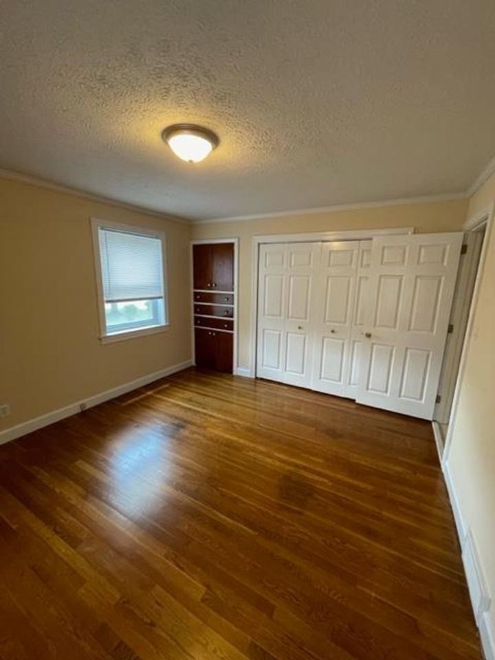 1542 N Tremont Dr - Photo 6 of 10