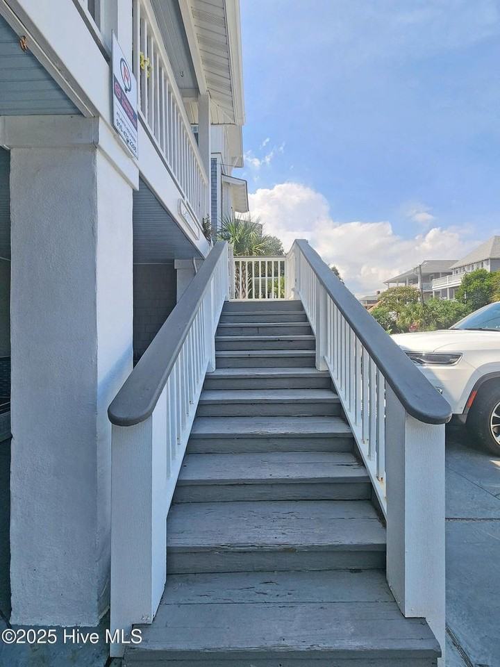21 Henderson St W - Photo 5 of 50