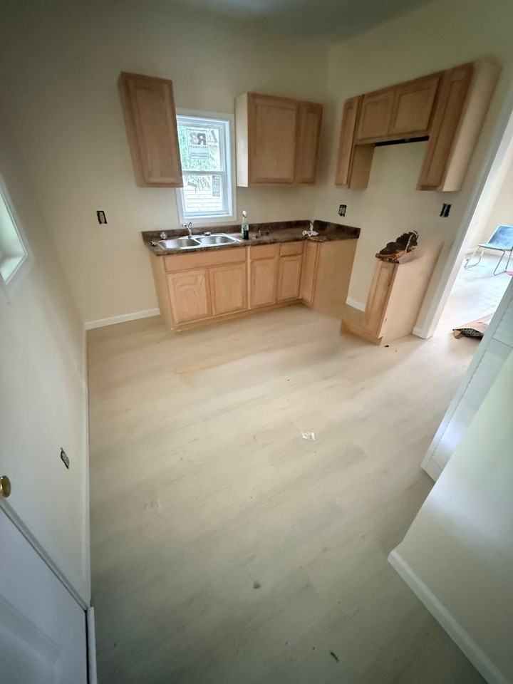 2542 26th St - Photo 4 of 7