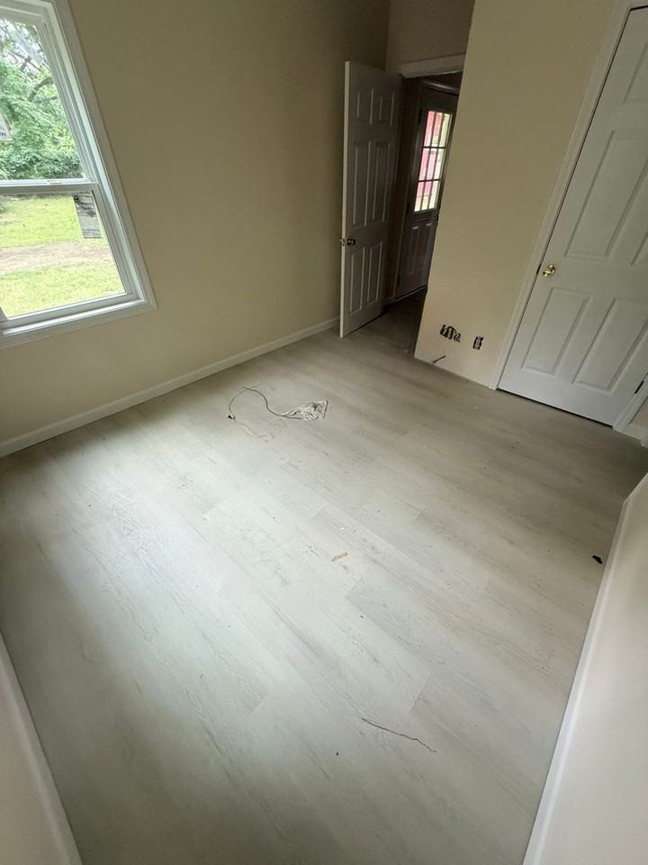 2542 26th St - Photo 5 of 7