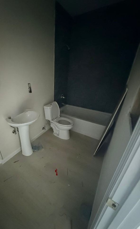 2542 26th St - Photo 6 of 7