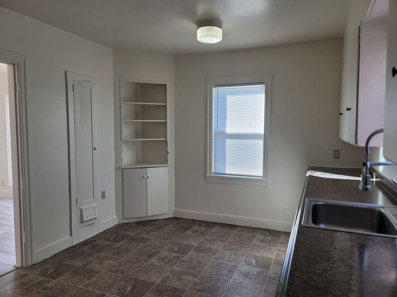 351 W I St - Photo 4 of 12