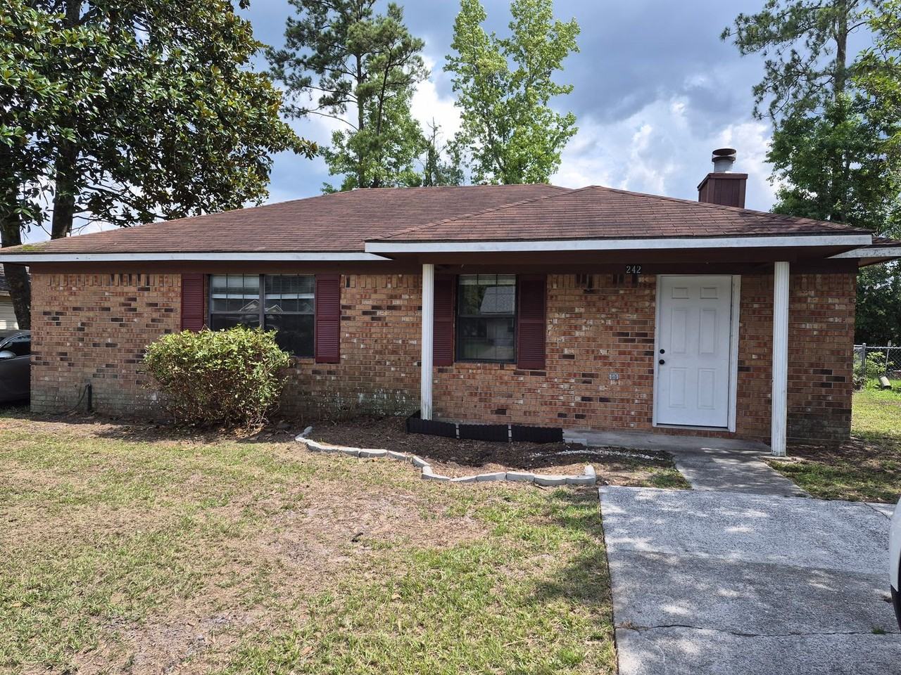 242 Garden Cir - Photo 2 of 23