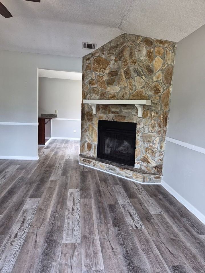 242 Garden Cir - Photo 3 of 23