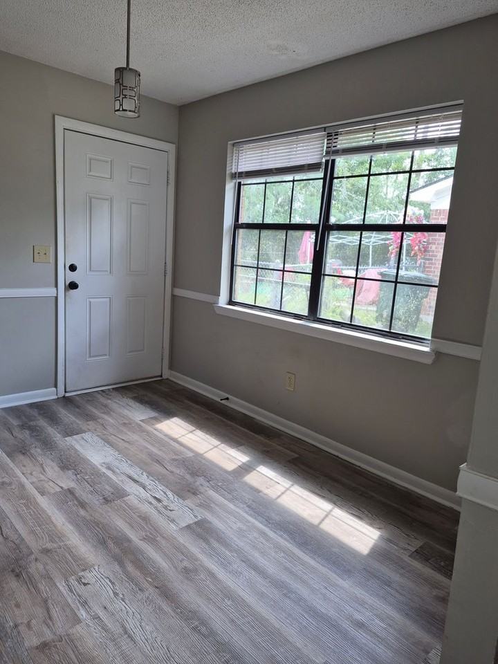 242 Garden Cir - Photo 6 of 23