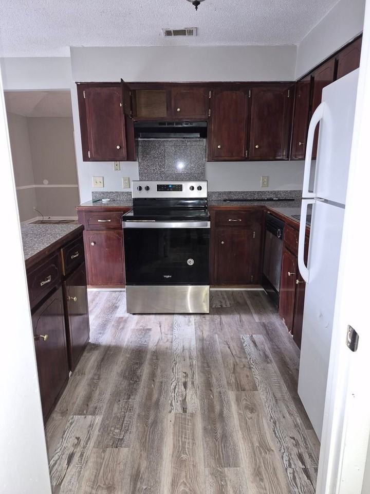 242 Garden Cir - Photo 7 of 23