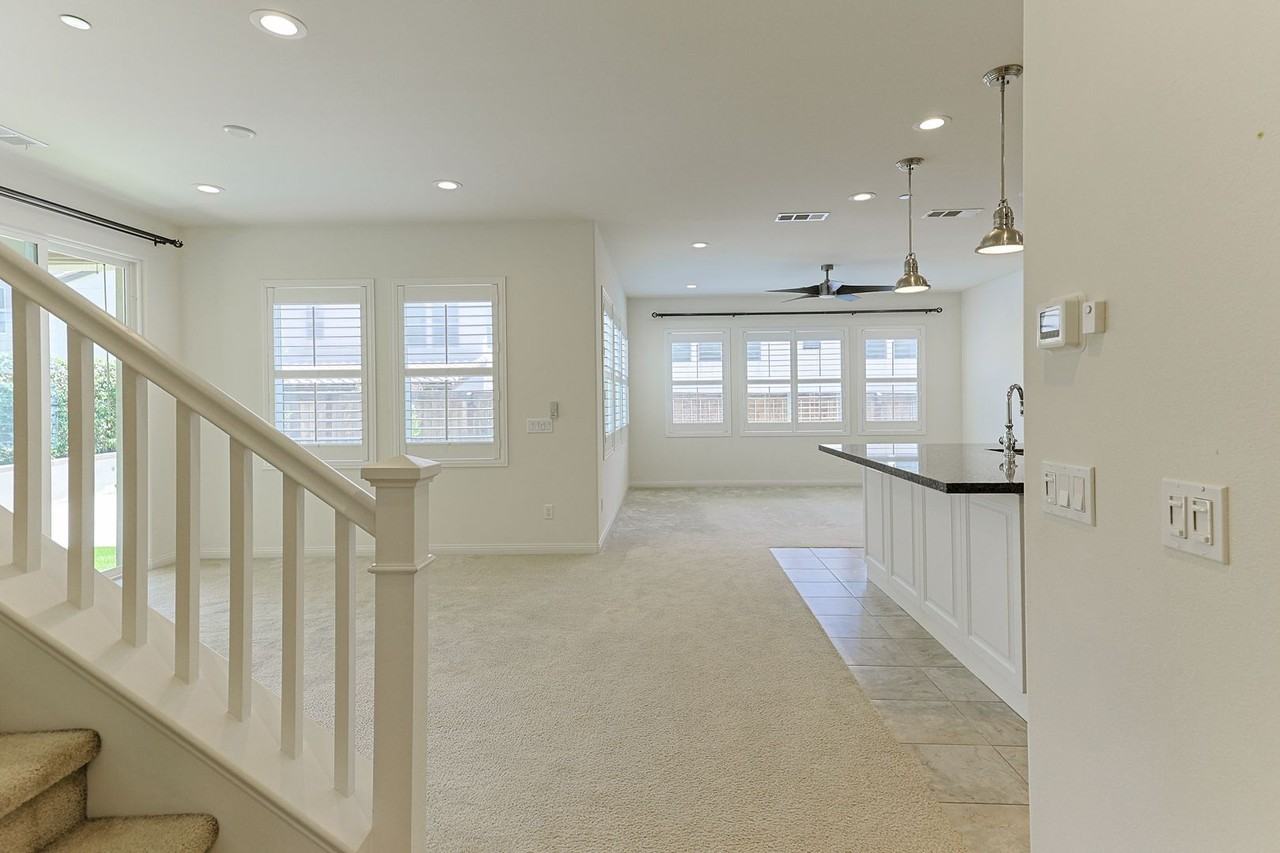 1098 Camino Levante - Photo 2 of 50