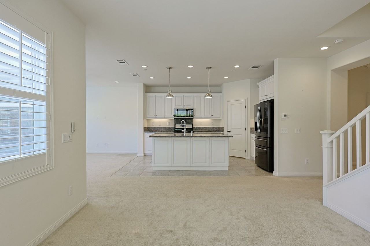 1098 Camino Levante - Photo 5 of 50