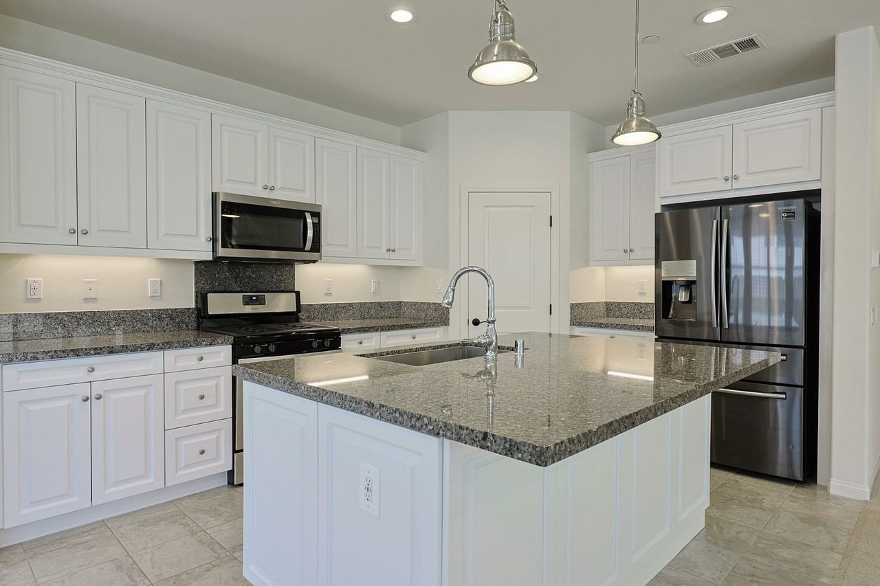 1098 Camino Levante - Photo 6 of 50