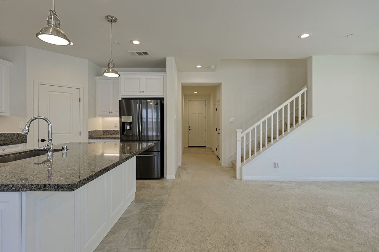 1098 Camino Levante - Photo 7 of 50