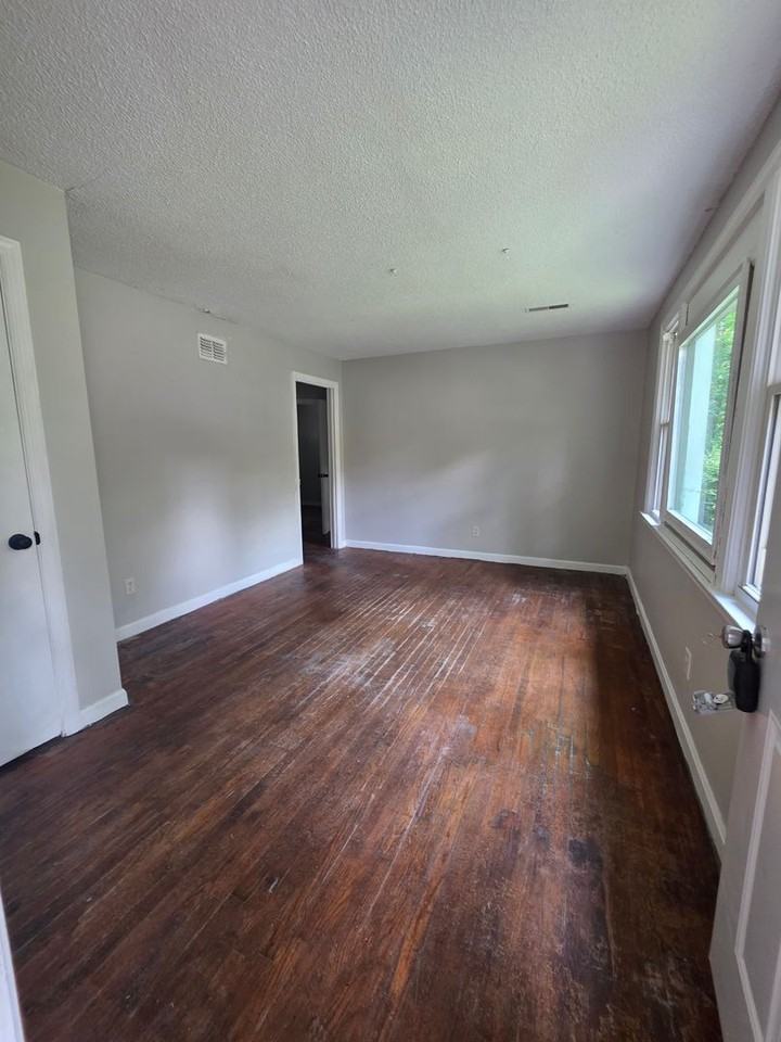 165 Stanford St - Photo 2 of 16