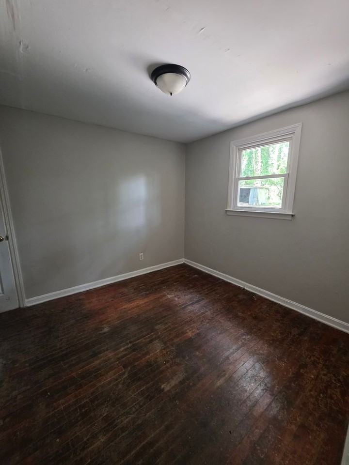 165 Stanford St - Photo 5 of 16