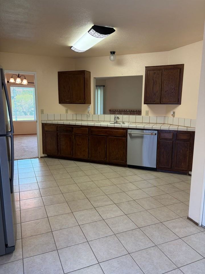 757 Sunningdale Dr - Photo 4 of 15